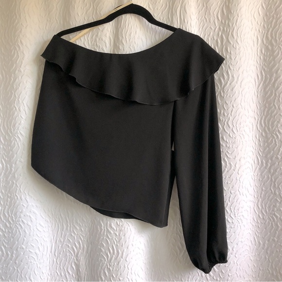 BNWT Aritzia Wilfred Black Allaire Ruffle One Shoulder Blouse - Picture 2 of 16